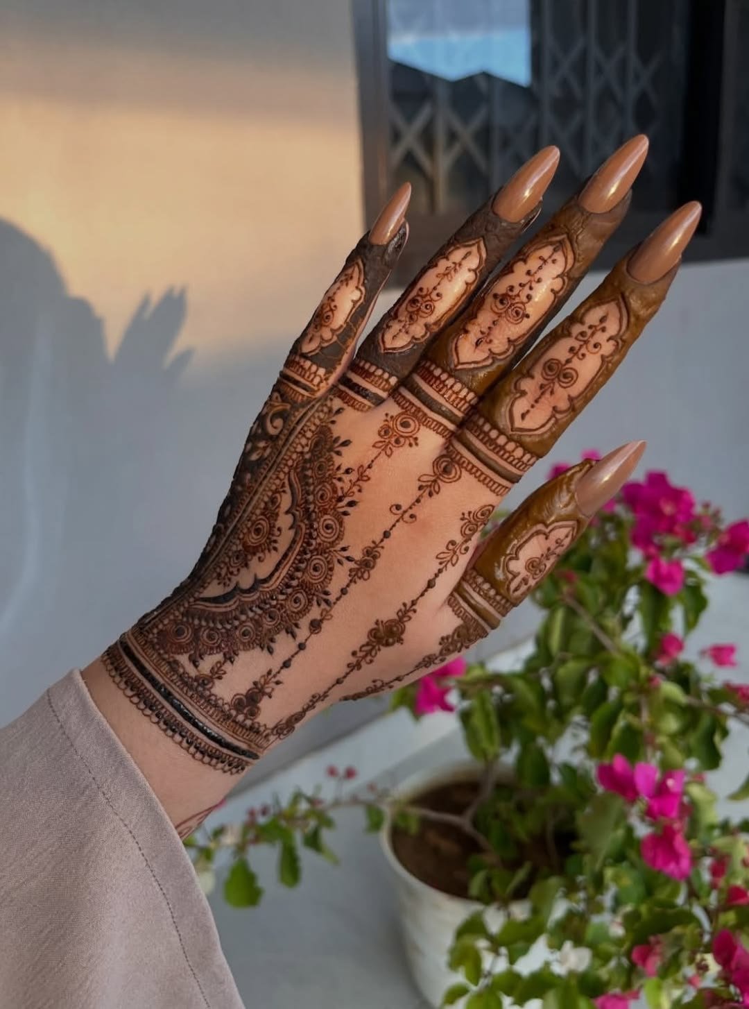 Arabic floral Mehendi pattern