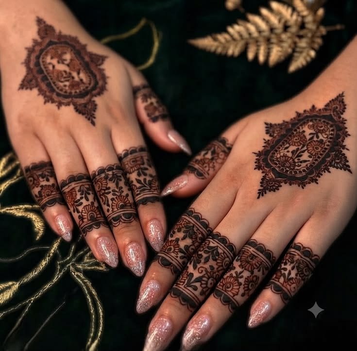 Arabic bold floral Mehendi